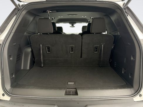 Used 2023 Chevrolet Traverse LT AWD/4WD image 19