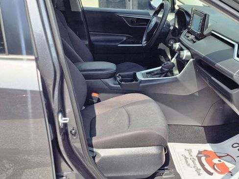 Used 2021 Toyota RAV4 LE AWD/4WD image 36