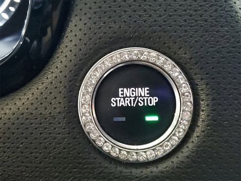 Used 2018 Cadillac XT5 FWD image 23