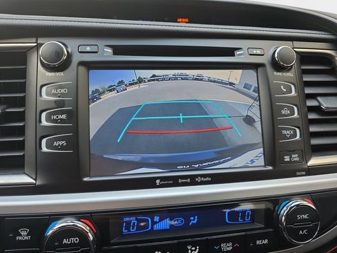 Used 2019 Toyota Highlander SE AWD/4WD image 27