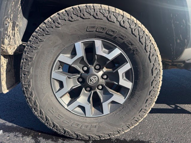 Used 2019 Toyota Tacoma TRD Off-Road AWD/4WD image 10