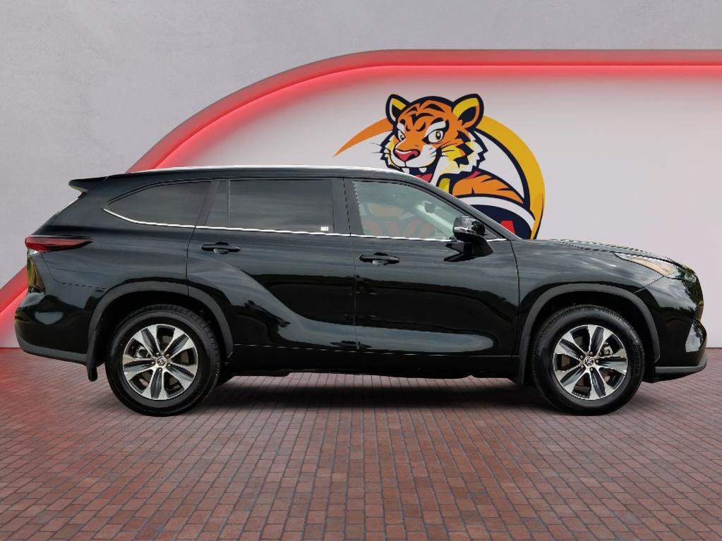 Used 2026 Toyota Highlander XLE AWD/4WD image 4