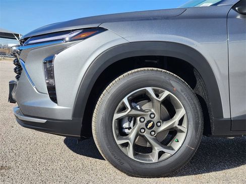New 2026 Chevrolet Trax LT w/ Driver Confidence Package image 5