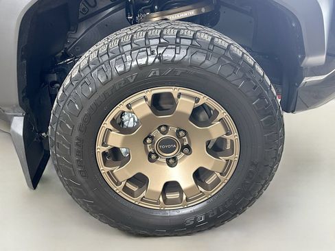 Used 2025 Toyota 4Runner Trailhunter AWD/4WD image 11
