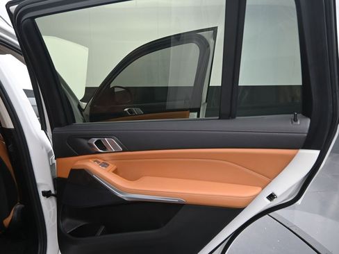 Certified 2022 BMW X7 xDrive40i w/ Premium Package image 23