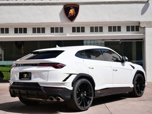 Used 2023 Lamborghini Urus S AWD/4WD image 3