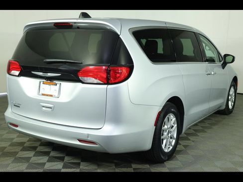 Used 2023 Chrysler Voyager LX FWD image 17