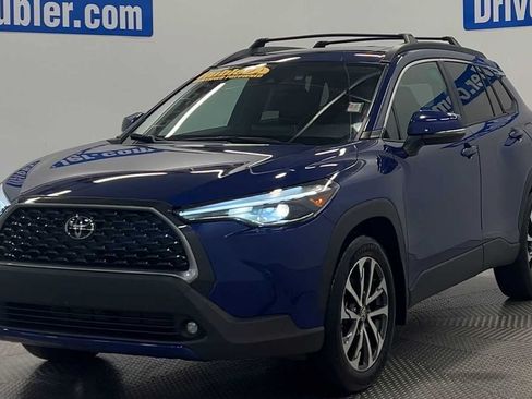 Used 2022 Toyota Corolla Cross XLE w/ Convenience Package AWD/4WD image 4