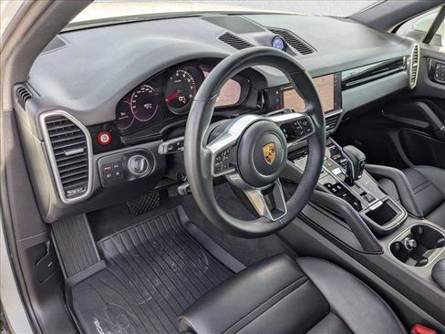 Used 2022 Porsche Cayenne image 10