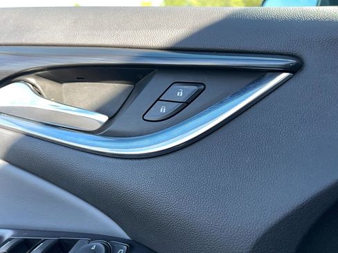 Used 2020 Buick Enclave Essence image 13