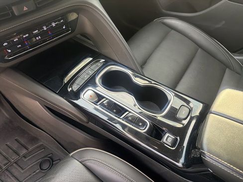 Used 2023 Buick Envision Essence image 14
