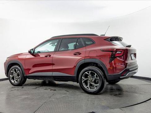 Used 2025 Chevrolet Trax LT w/ LT Convenience Package image 4