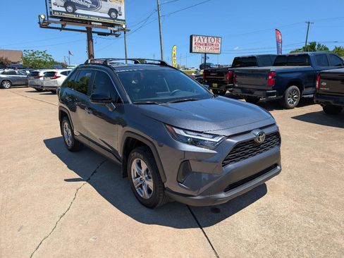 Used 2025 Toyota RAV4 LE AWD/4WD image 3