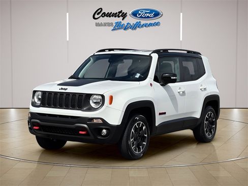 Used 2023 Jeep Renegade Trailhawk image 2