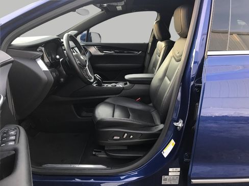 Certified 2025 Cadillac XT5 Premium Luxury image 9
