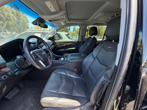 Used 2020 Cadillac Escalade Premium Luxury AWD/4WD image 7