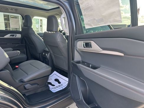 New 2026 Ford Explorer Active w/ Active Comfort Package image 17