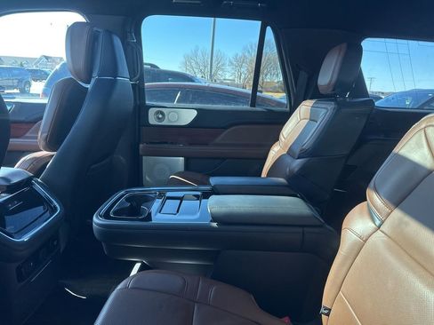 Used 2023 Lincoln Navigator L Reserve image 11