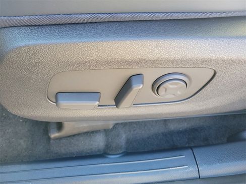 New 2026 Kia Carnival EX image 24