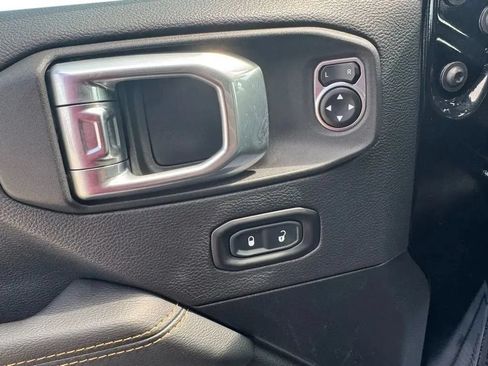 Used 2021 Jeep Wrangler Unlimited Sahara AWD/4WD image 12