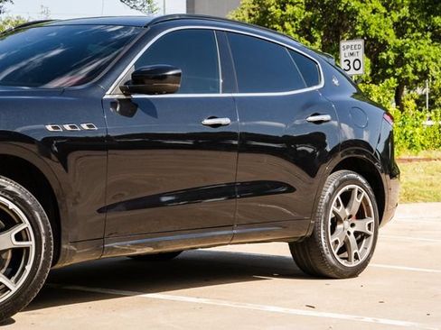 Used 2017 Maserati Levante S AWD/4WD image 32