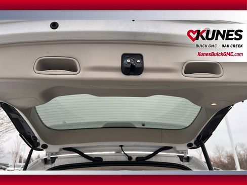 Used 2024 Chrysler Pacifica Touring-L image 5