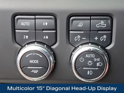 Used 2024 GMC Sierra 1500 AT4 w/ Technology Package AWD/4WD image 9