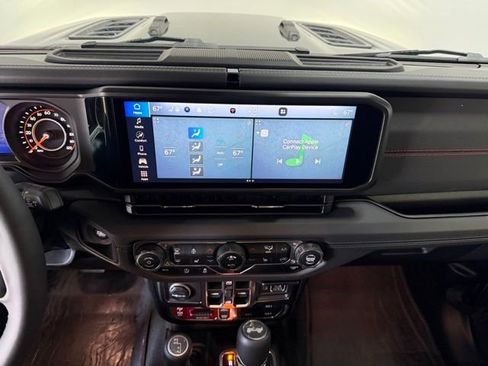 Certified 2025 Jeep Wrangler Unlimited Rubicon w/ Convenience Group AWD/4WD image 23