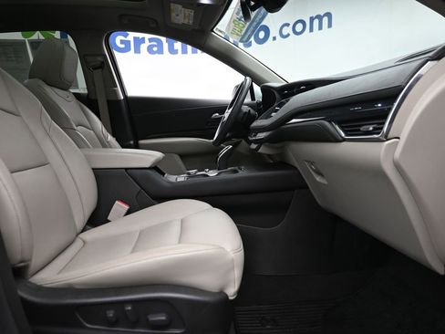 Used 2020 Cadillac XT4 Premium Luxury w/ Cold Weather Package AWD/4WD image 7