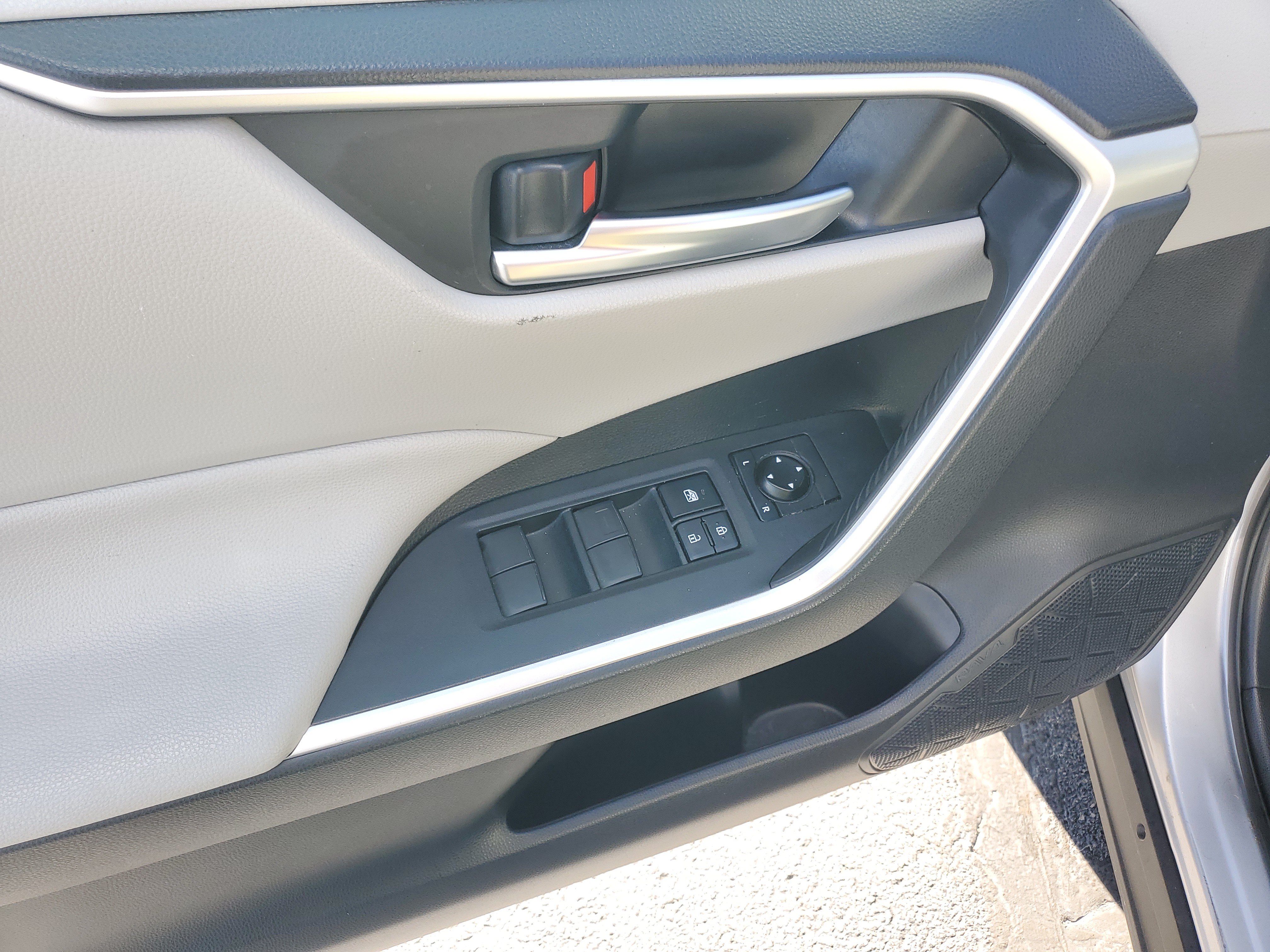 Certified 2019 Toyota RAV4 XLE w/ All Weather Liner Package AWD/4WD image 21