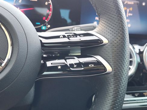 Used 2025 Mercedes-Benz GLA 250 image 21