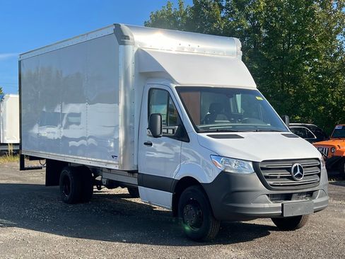 Used 2024 Mercedes-Benz Sprinter 4500 image 10