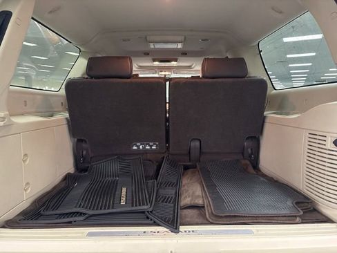 Used 2011 Cadillac Escalade ESV Platinum AWD/4WD image 15