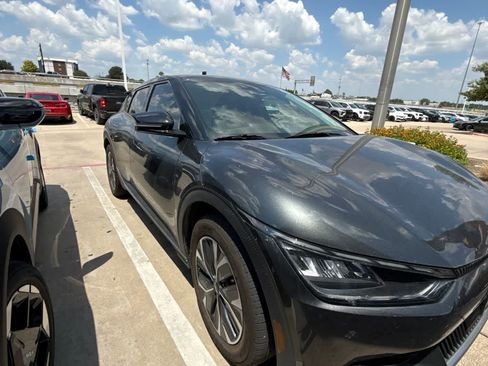 Used 2024 Kia EV6 Light AWD/4WD image 2