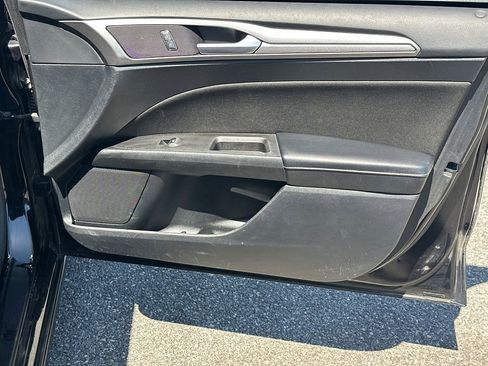 Used 2019 Ford Fusion SE FWD image 14