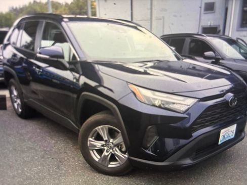 Used 2024 Toyota RAV4 XLE AWD/4WD image 2