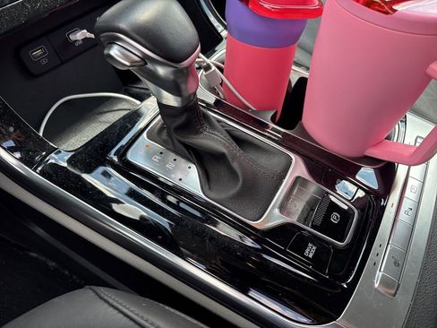 Used 2023 Kia Carnival EX FWD image 26