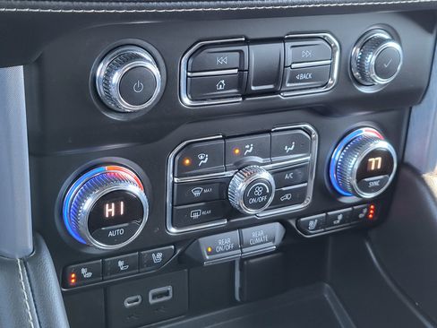 Used 2022 GMC Yukon SLT w/ SLT Luxury Package AWD/4WD image 17