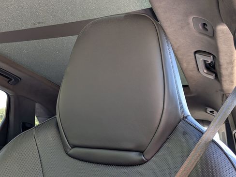 Certified 2025 Porsche Cayenne GTS AWD/4WD image 6
