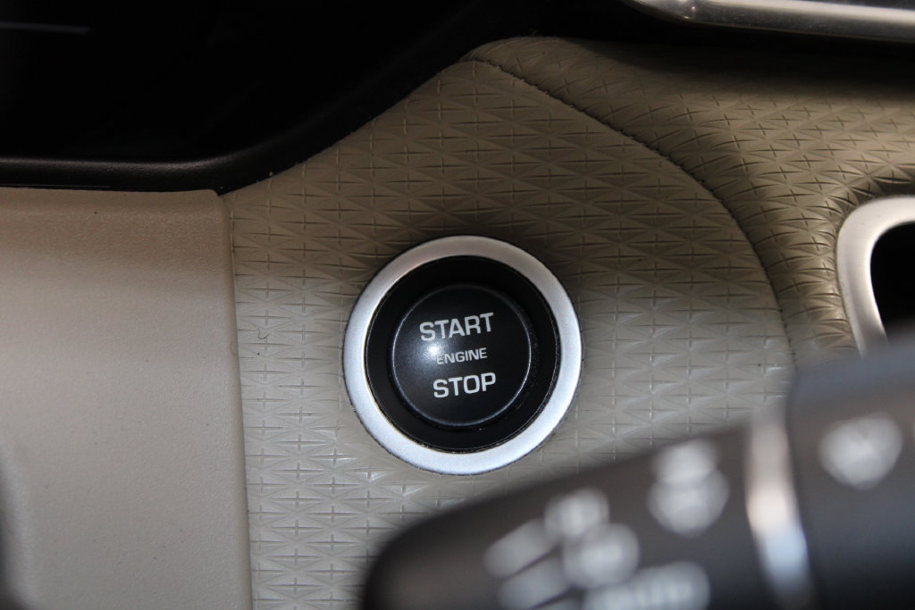 Used 2019 Land Rover Range Rover Velar R-Dynamic SE AWD/4WD image 27