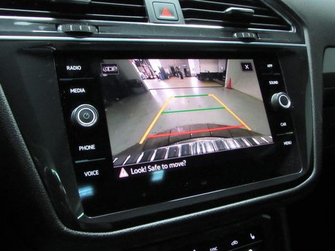 Used 2023 Volkswagen Tiguan SE R-Line FWD image 30
