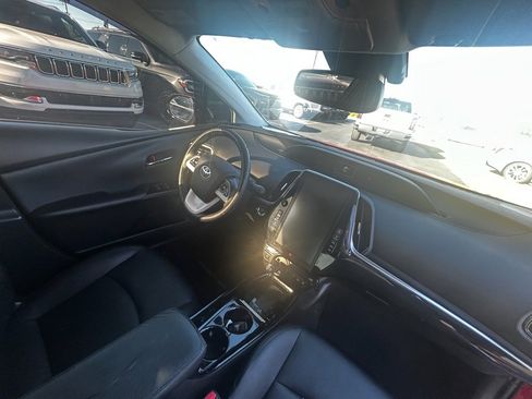 Used 2017 Toyota Prius Prime Advanced image 16