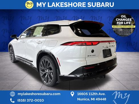 Used 2025 Toyota Crown Signia w/ Advanced Technology Package AWD/4WD image 5