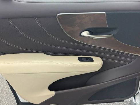 Used 2018 Lexus LS 500 w/ Accessory Package (Z2) RWD image 18