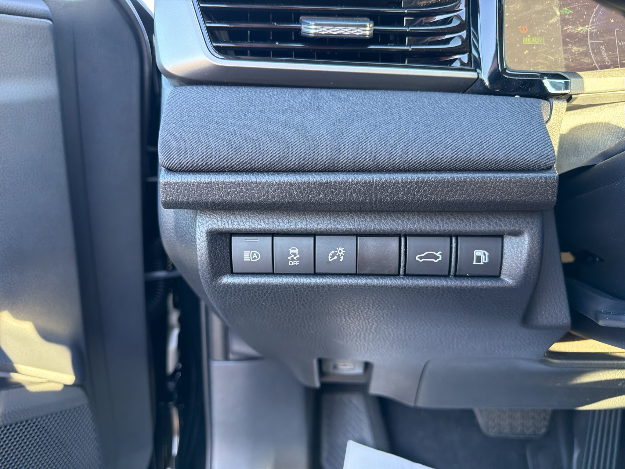 Used 2025 Toyota Camry LE FWD image 17