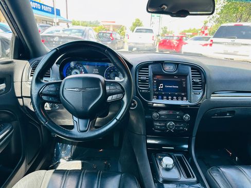 Used 2019 Chrysler 300 S image 32