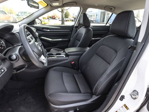 Used 2025 Nissan Altima 2.5 SV image 10