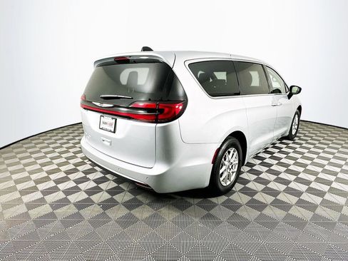 Certified 2024 Chrysler Pacifica Touring-L image 11