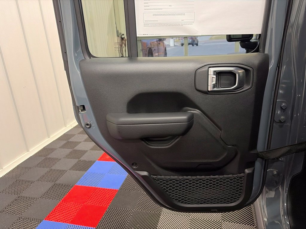 Used 2024 Jeep Wrangler Unlimited AWD/4WD image 13