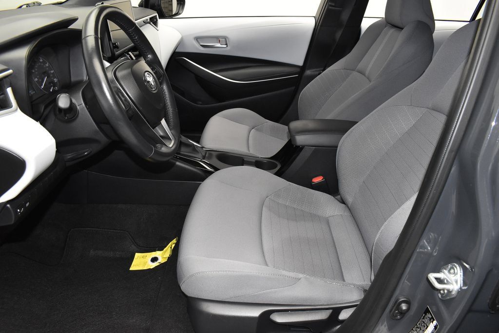 Used 2025 Toyota Corolla SE FWD image 13
